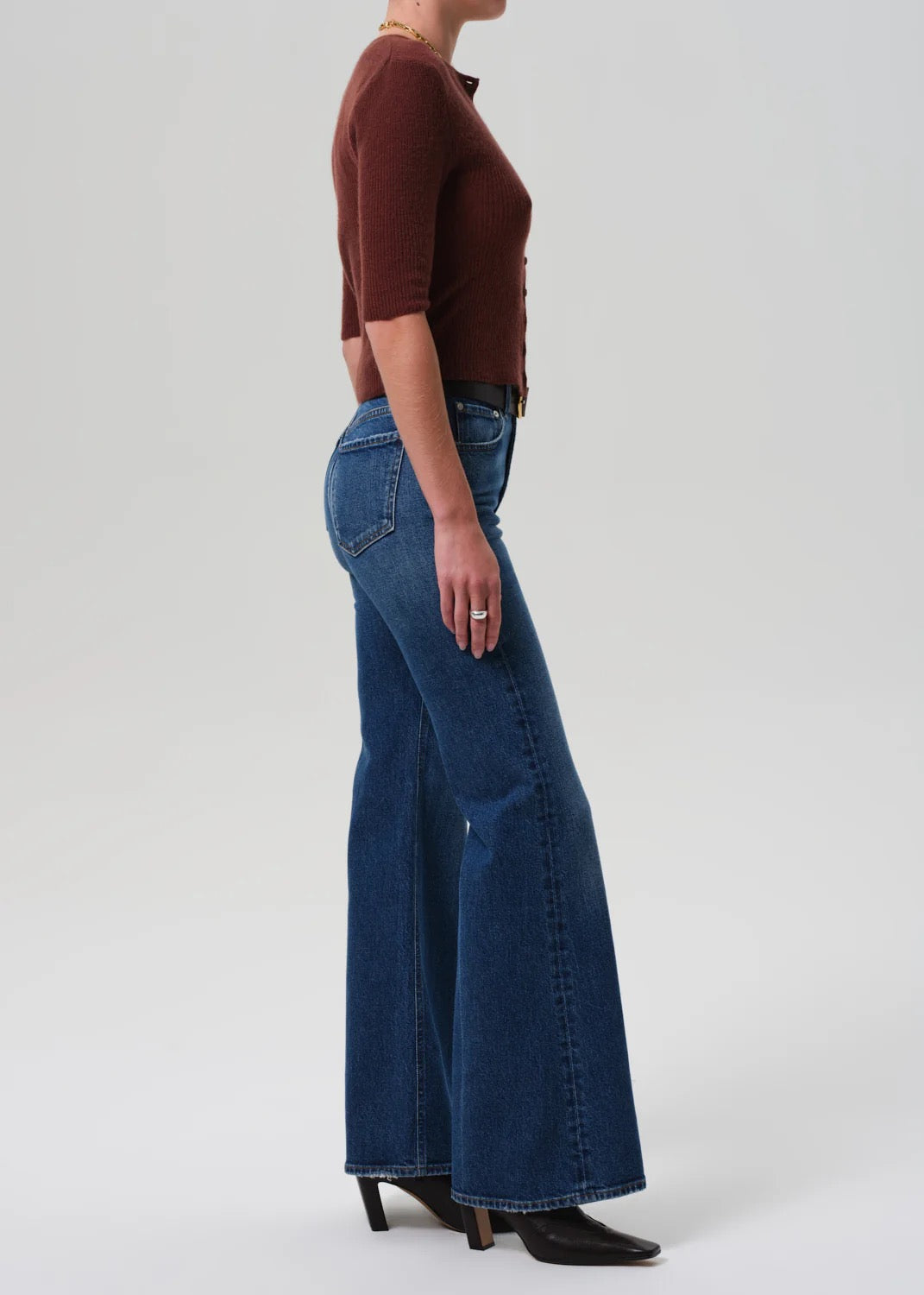 Citizens of Humanity Kimberly Flare – side profile highlighting long inseam and soft flare silhouette