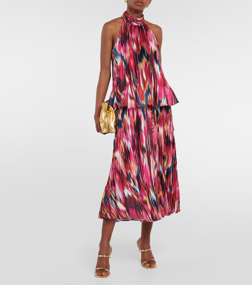Front view of the Yasenia plissé top styled with a matching plissé skirt