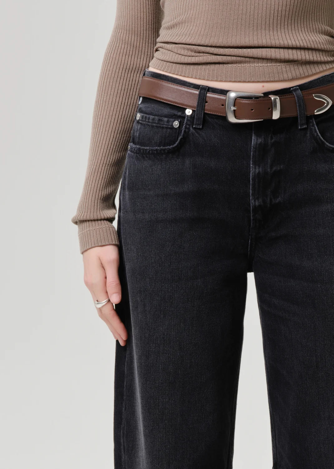 Citizens of Humanity Miro relaxed jean in Raine washed black, close-up of waistband and belt