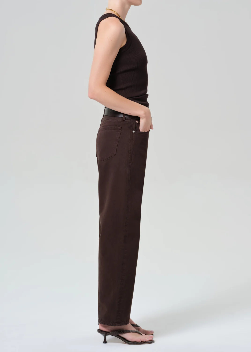 Citizens of Humanity Miro Relaxed Jean in Carob, dark brown denim — side view on model