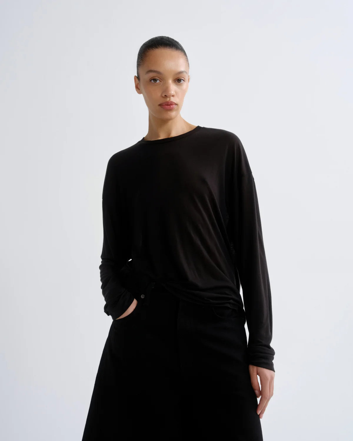 AGOLDE Sasha long sleeve boyfriend tee in black, front view