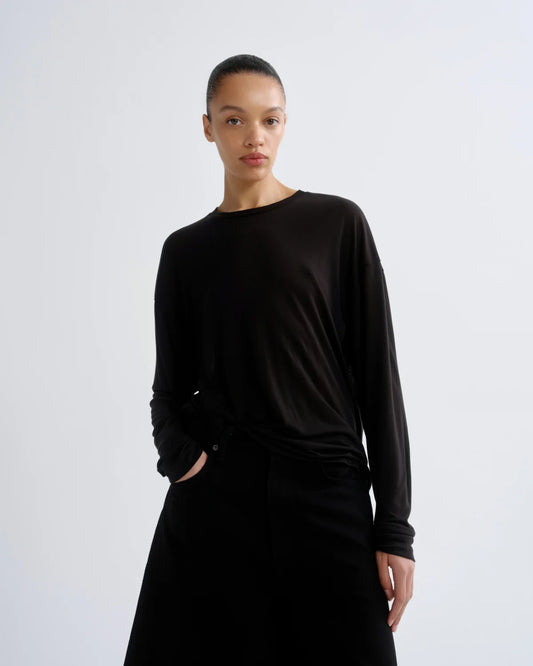 AGOLDE Sasha long sleeve boyfriend tee in black, front view