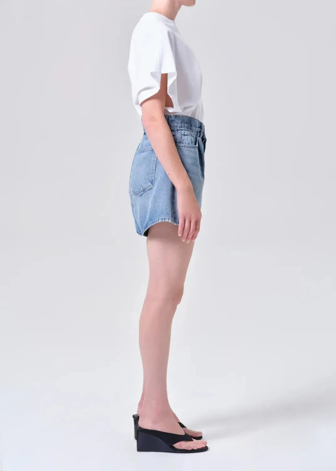 AGOLDE Lyonne Short in Outbreak, side view on model