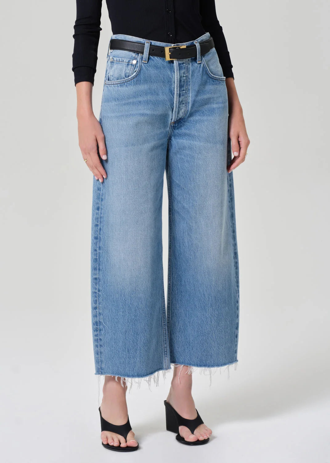 Citizens of Humanity Ayla raw hem crop jean in Honour medium blue wash, front view showing raw cropped hem