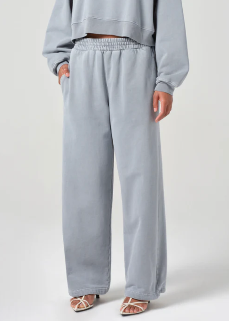 AGOLDE Elliot Pant in Mineral, close-up front view of waistband and pockets