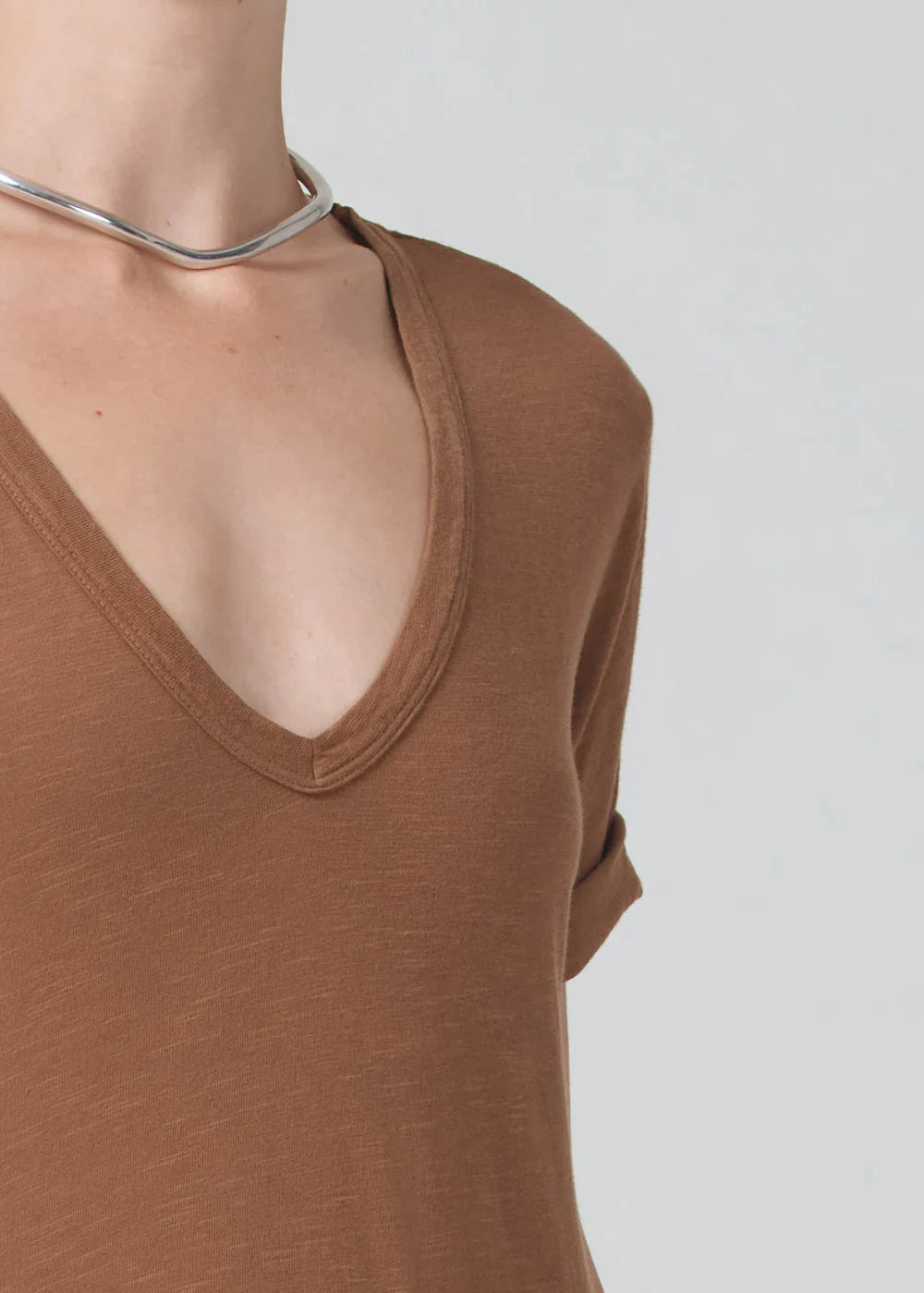 CECILIE VNECK TEE