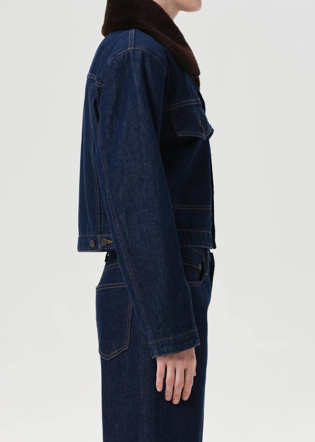 Side profile of Walker Jacket Rinse – shoulder and sleeve silhouette