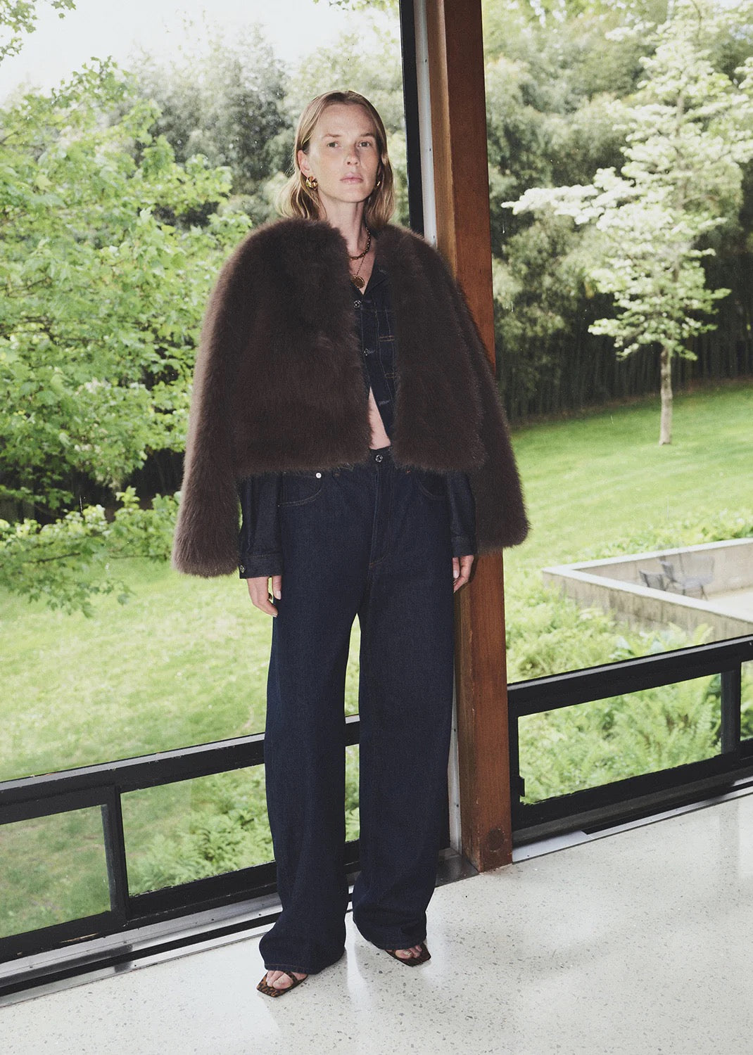 Model wearing Citizens of Humanity Ayla Baggy – Amherst with tucked tee and heels