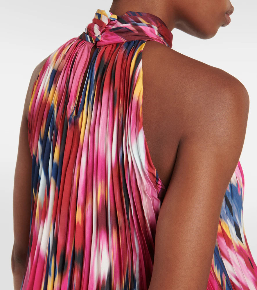 Back view of the Yasenia plissé top showing the tie neck and open back