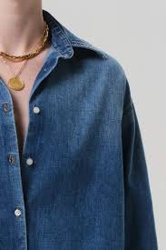 Citizens of Humanity Ana Cropped Shirt in medium indigo denim, close-up of pointed collar and button front