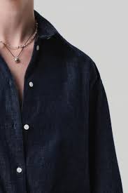 Citizens of Humanity Ana Cropped Shirt in Piave, dark indigo denim — close-up of collar and button front