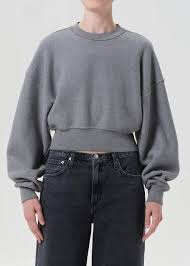 AGOLDE Kit Shrunken Crewneck Sweatshirt in Heather Grey, front view on model