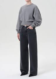 AGOLDE Kit Shrunken Crewneck Sweatshirt in Heather Grey, full-length front view on model