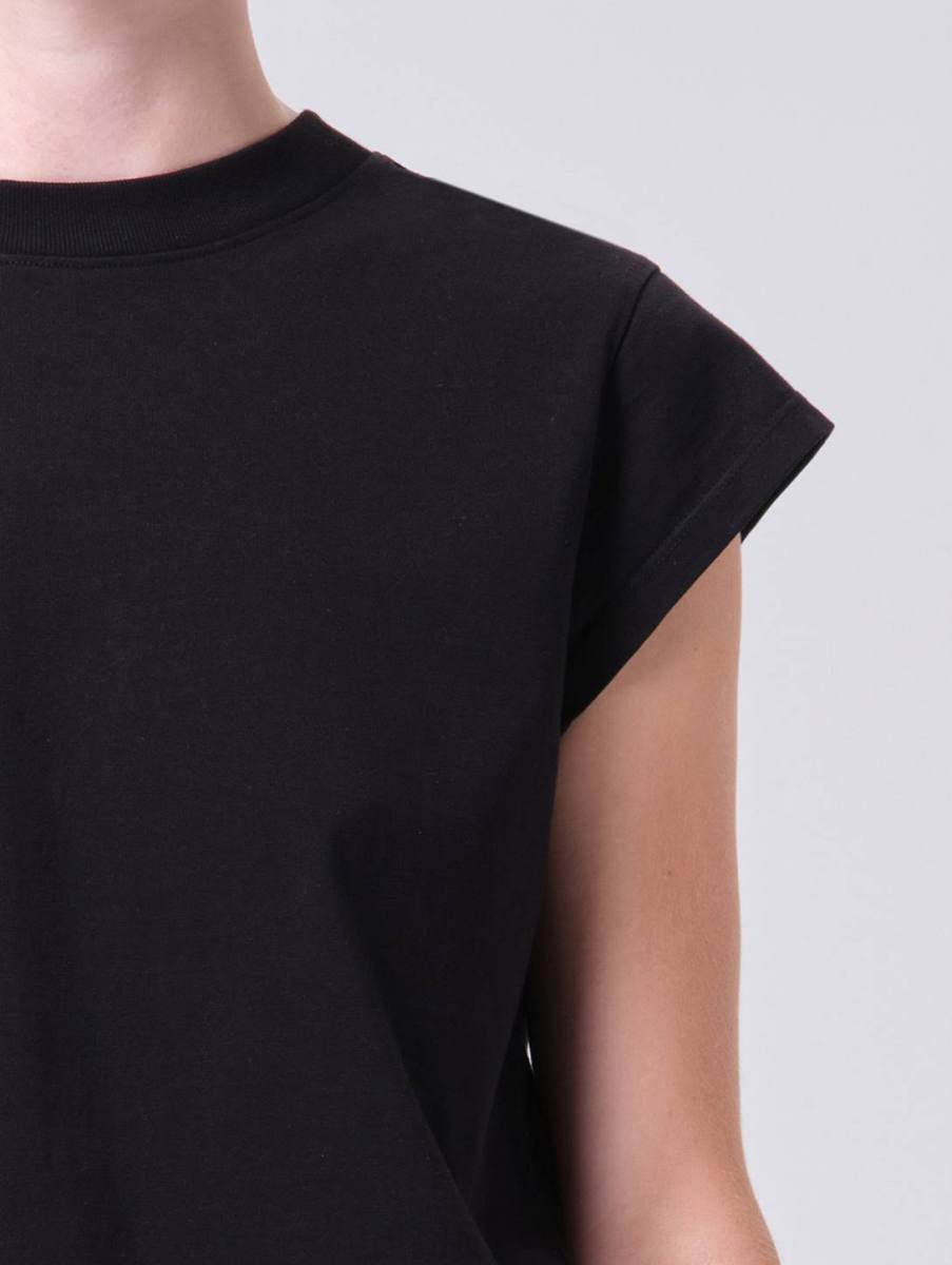 AGOLDE Bryce shoulder pad cap sleeve tee in black, close-up of cap sleeve and shoulder pad